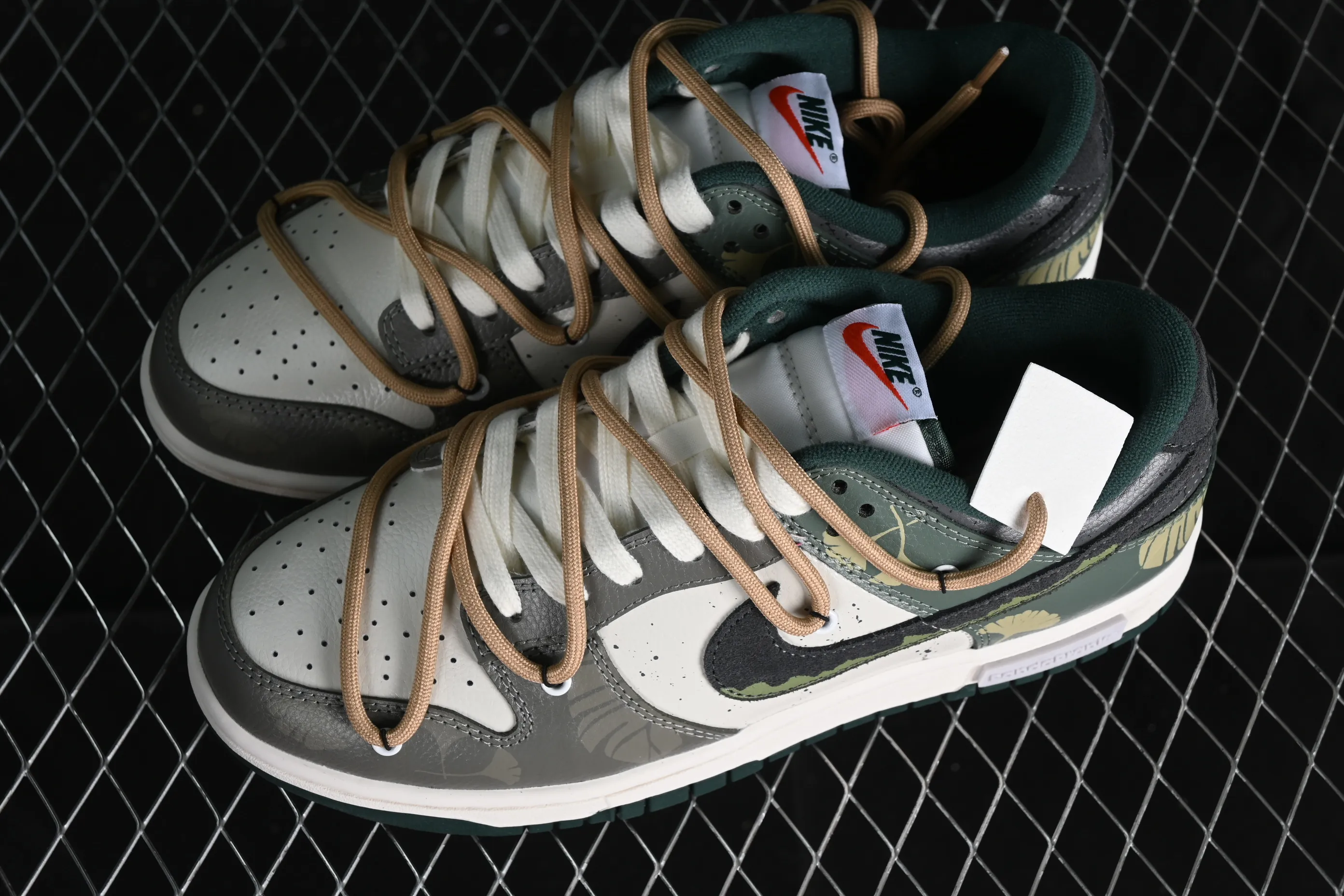 All Categories Nk SB Dunk Series Nk SB Dunk Low Low-top sneakers Nk Dunk Low Panda Prank Jungle Crossing-Lvye Fuyuan Rice brown green SB strap low-top casual sneakers FD0350-133